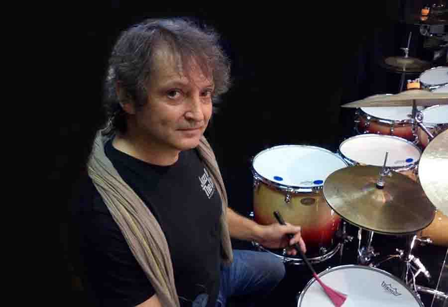 Kostas Anastasiadis with Flix Brushes