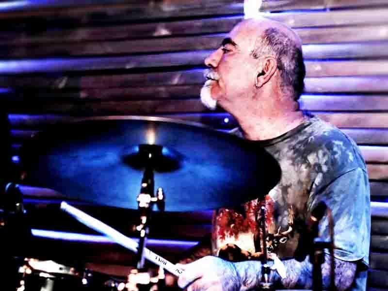 BOYKOY Professional Session Drummer 40 years Big on stage