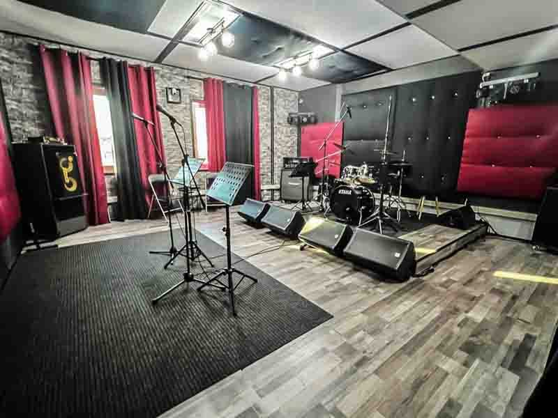 Mousiki Paleta a modern recording and rehearsal best space in Renti Thivon 152